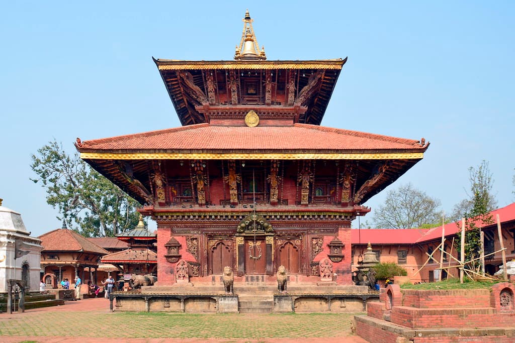 Changu Narayan Temple — low-angle view of the pagoda and courtyard